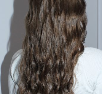 Укладка волнистых волос — студия KUDRI BROVI