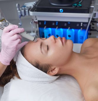 Процедура HydraFacial + Dermadrop на профессиональном аппарате — комплексный премиум уход за кожей лица в студии KUDRI BROVI, Екатеринбург